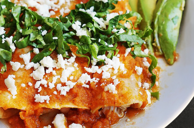 ENJITOMATADAS - TORTILLAS RIPIENE CONDITE CON SALSA DI POMODORO E PEPERONCINO ARROSTITI
