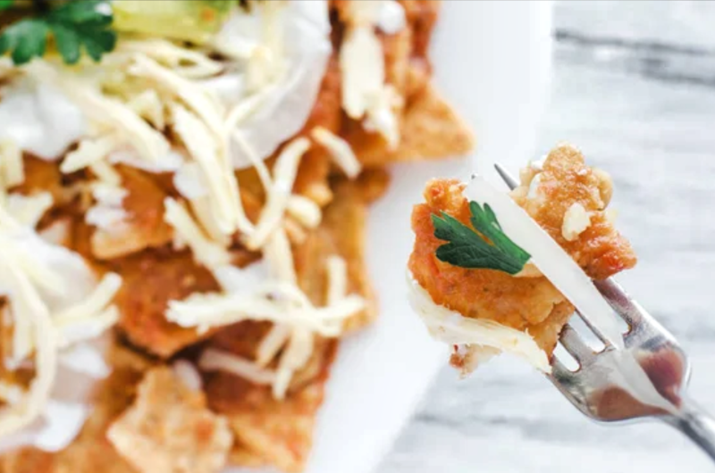 CHILAQUILES ROJOS CON POLLO - ANTIPASTO DI TORTILLA AVANZATE